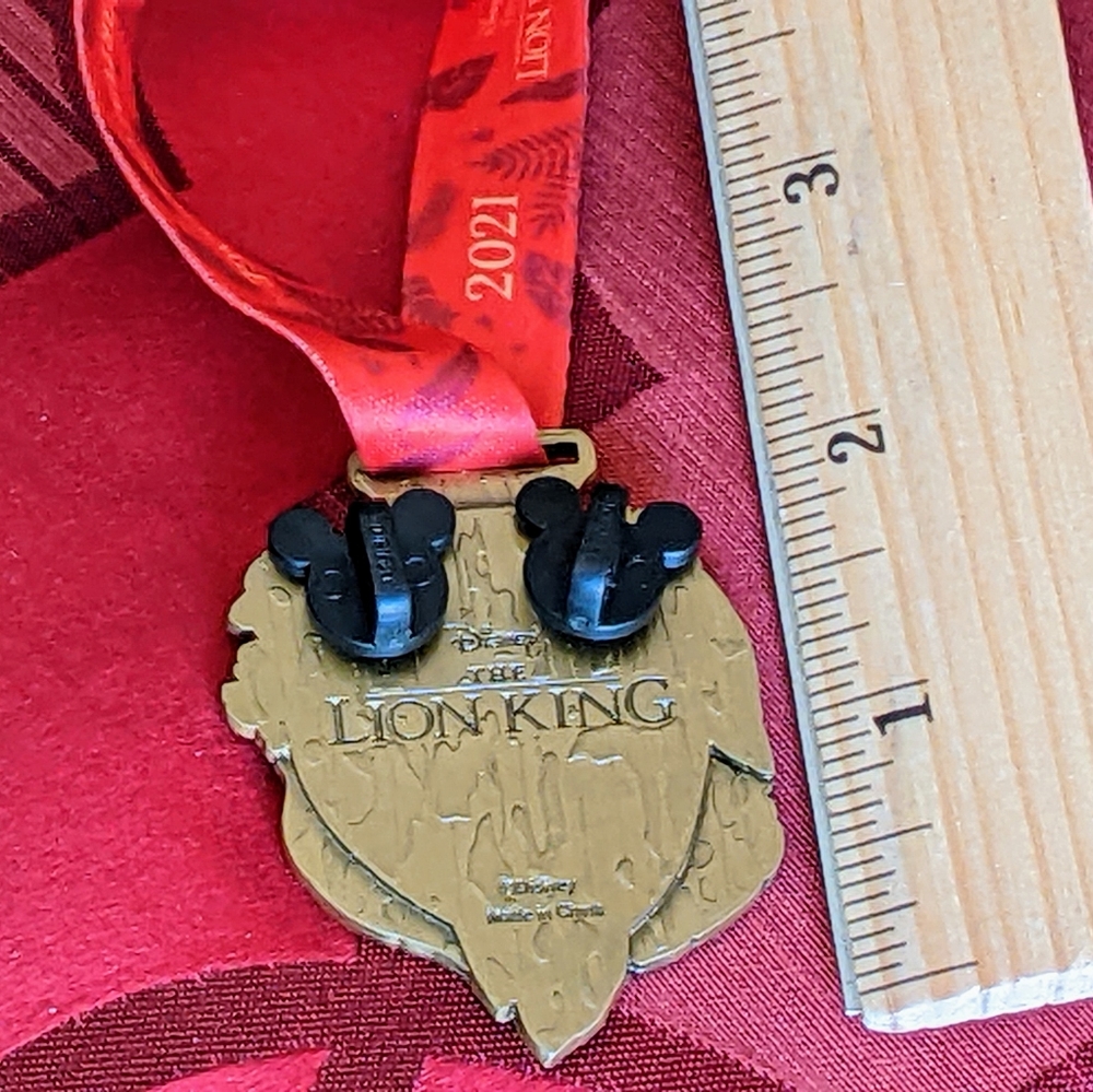 NWOT/NIB Lion King Award Medals and Pin Set, 2021 runDisney 5K Virtual Challenge - Picture 10 of 16